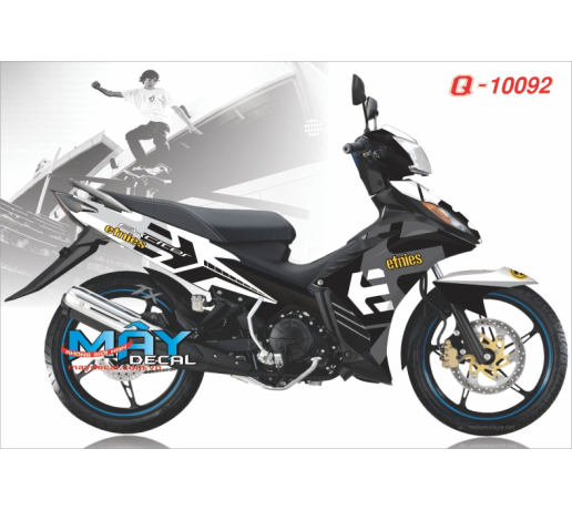 Q 10092 exciter etines trang den xam black white gray duong net line logo E